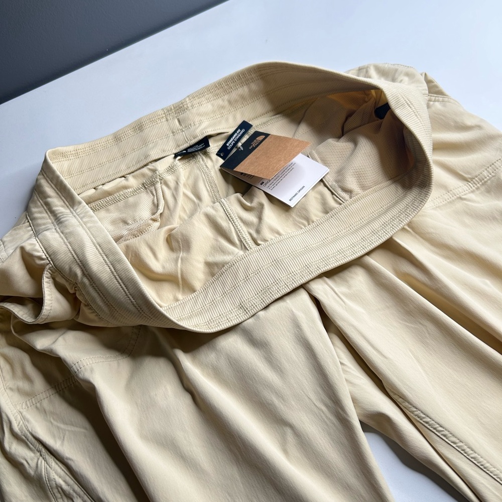 The North Face NWT Aphrodite Motion Capri Pants Size 3XL Gravel Beige 43x24.5 - Picture 5 of 14